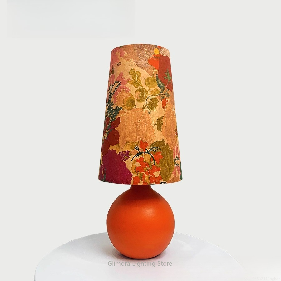 Century Textile & Sewing Supply Photos - Orangefarbene Kugel-Tischlampe: UK Liberty-Stoff mit kreativem
